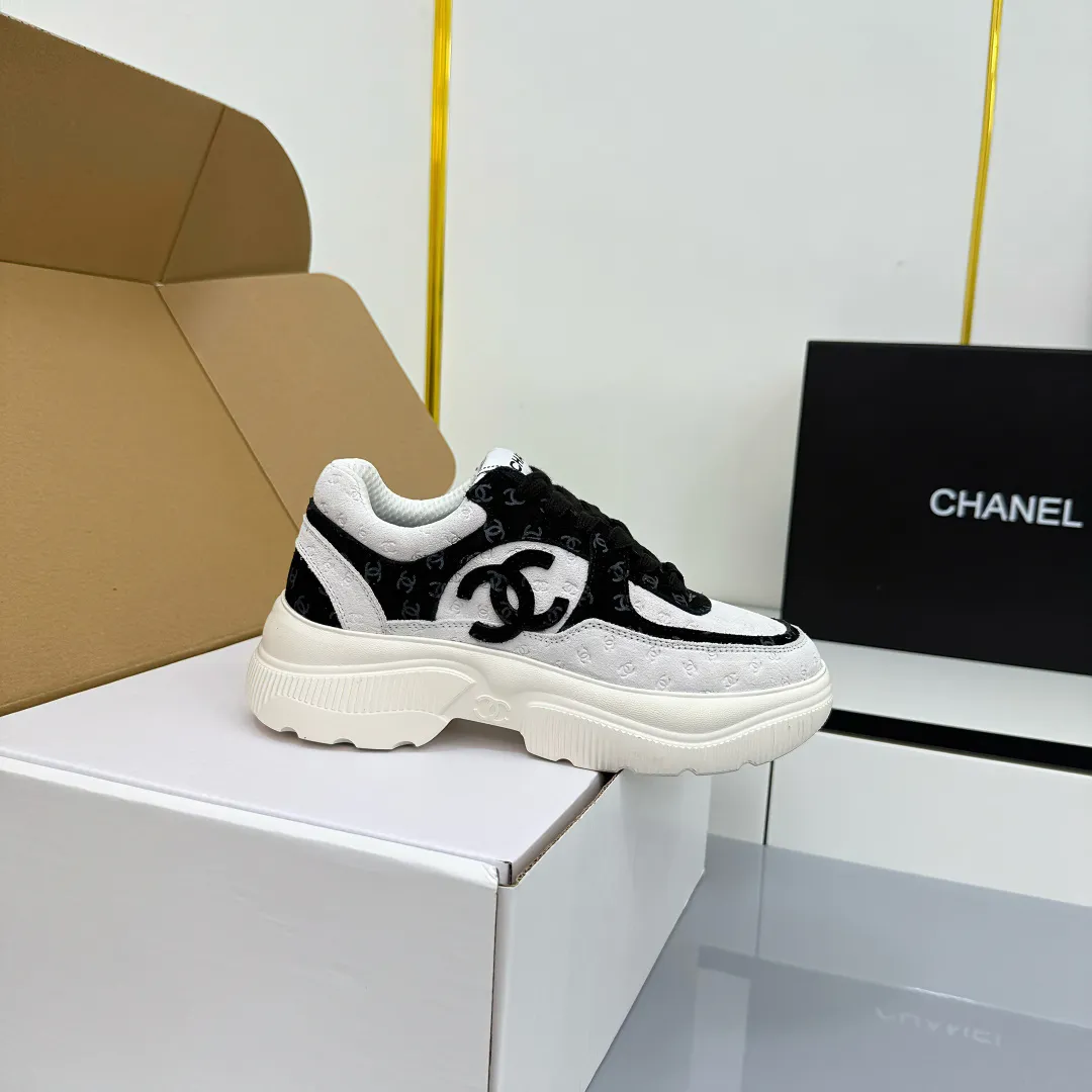 👟👟Ex-factory price 620👟👟 Chanel bread shoes ~ original calfskin panda shoes Chanel 25C latest hot style panda black and white sports shoes casual sneakers Xiaoxiang hot item classic black and white panda color coco girls must pay Fabric: original custom mixed sheepskin lining: original imported breathable mesh lining outsole: Original molded rubber + TPU combination Size: Women's 35-41